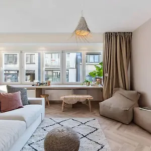 https://michelle-recent-gerenoveerd-stijlvol-appartement.hotelsghent.com